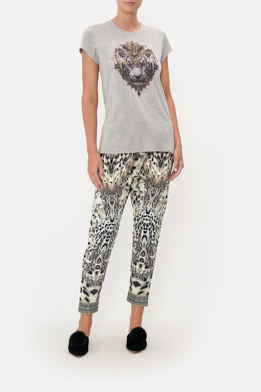 CURVED HEM FITTED TEE SNOW WHISPERS LOUNGE