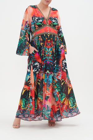 KIMONO SLEEVE DRESS WITH SHIRRING DETAIL IN A FLUTTER