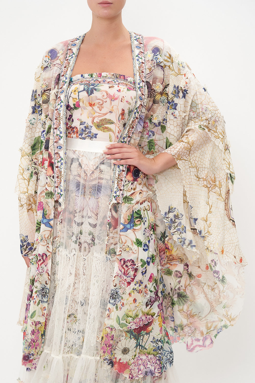 SCALLOPED EDGE LAYER QUEENS BEE HIVE