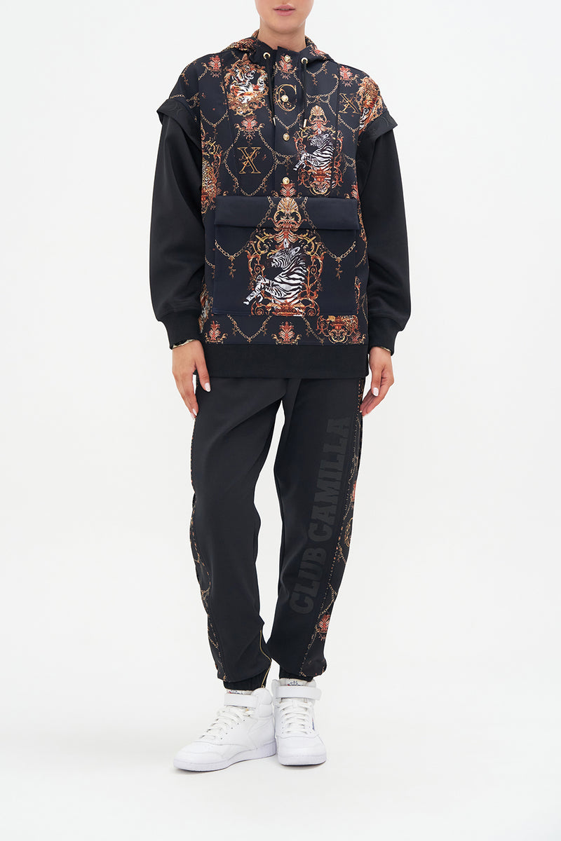 V-NECK ACTIVE CROP KNIGHTS OF JAGGIS TABLE