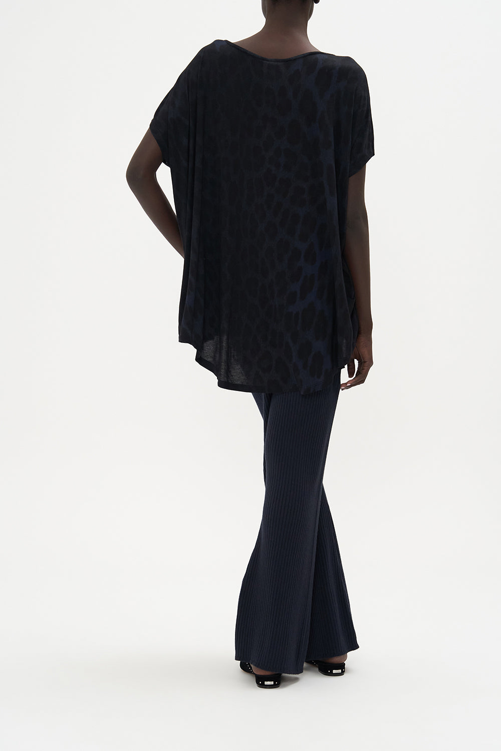 LOOSE FIT TEE SHES A CRAZY CAT