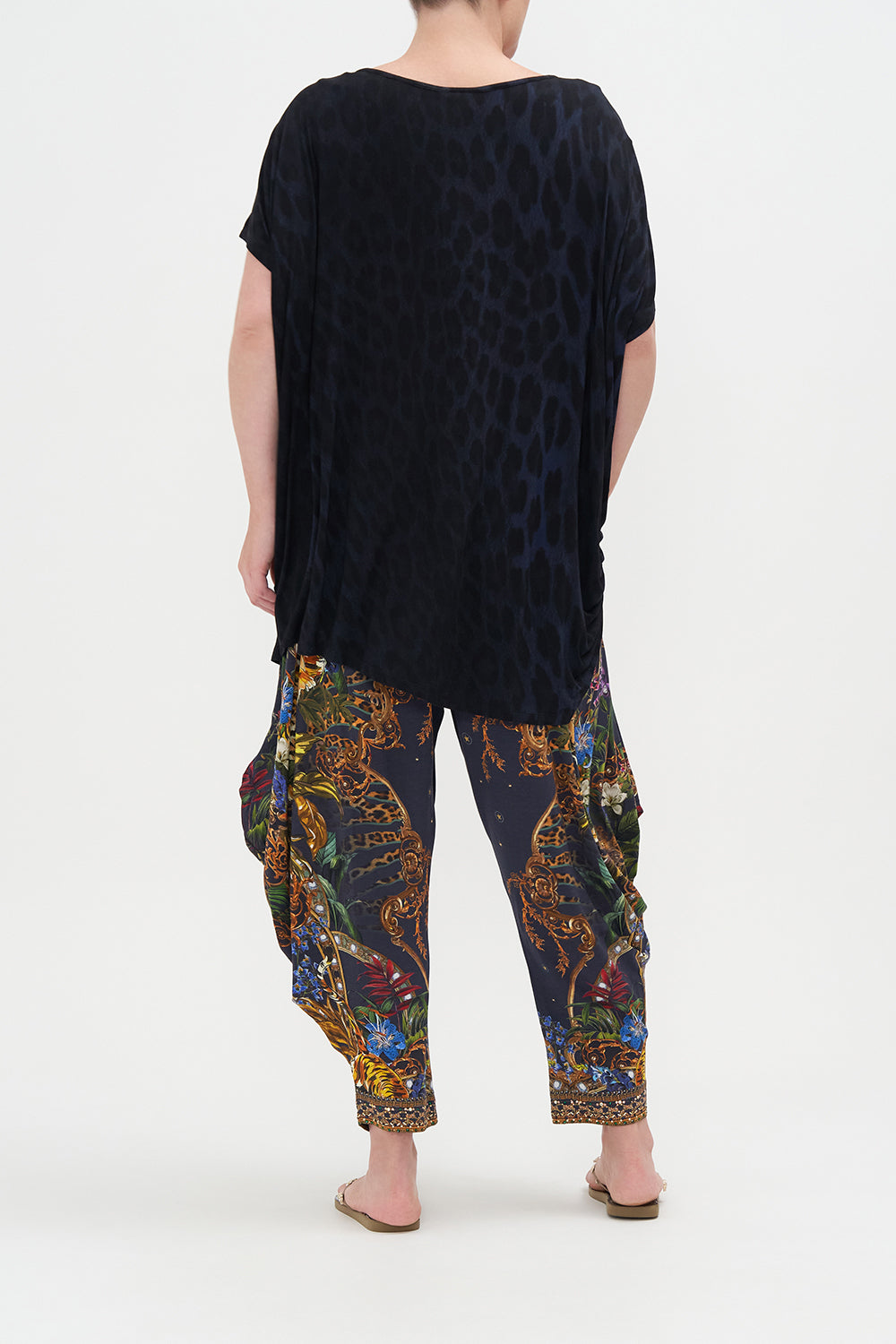 LOOSE FIT TEE SHES A CRAZY CAT