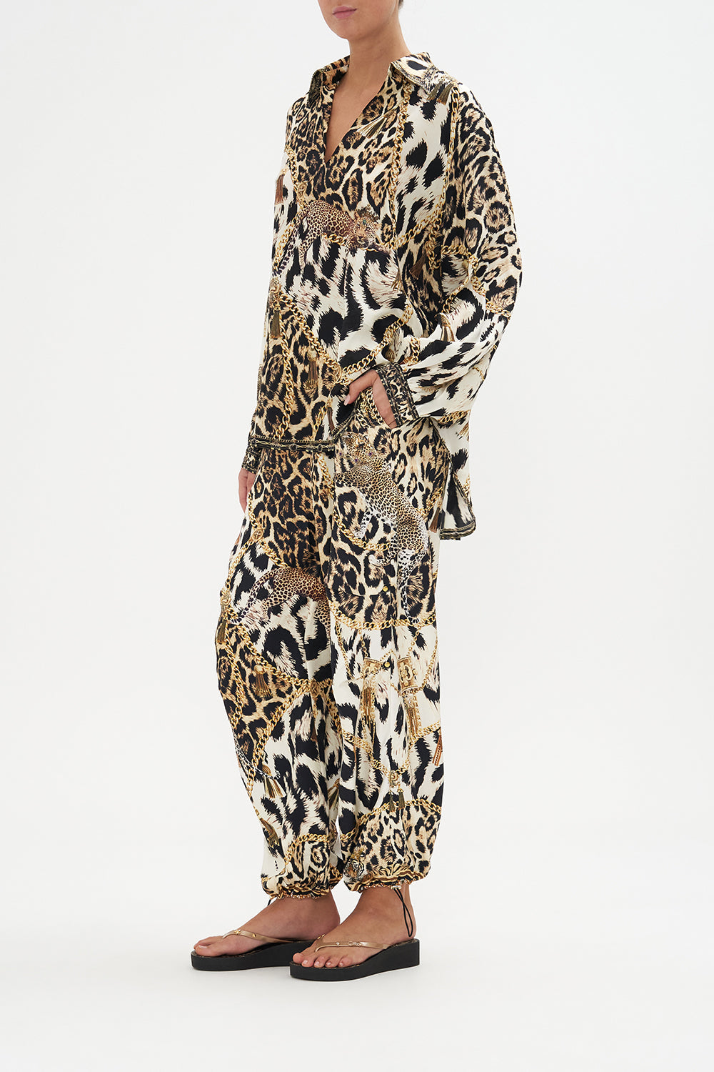 V-NECK BLOUSE WITH COLLAR ROLE CALL