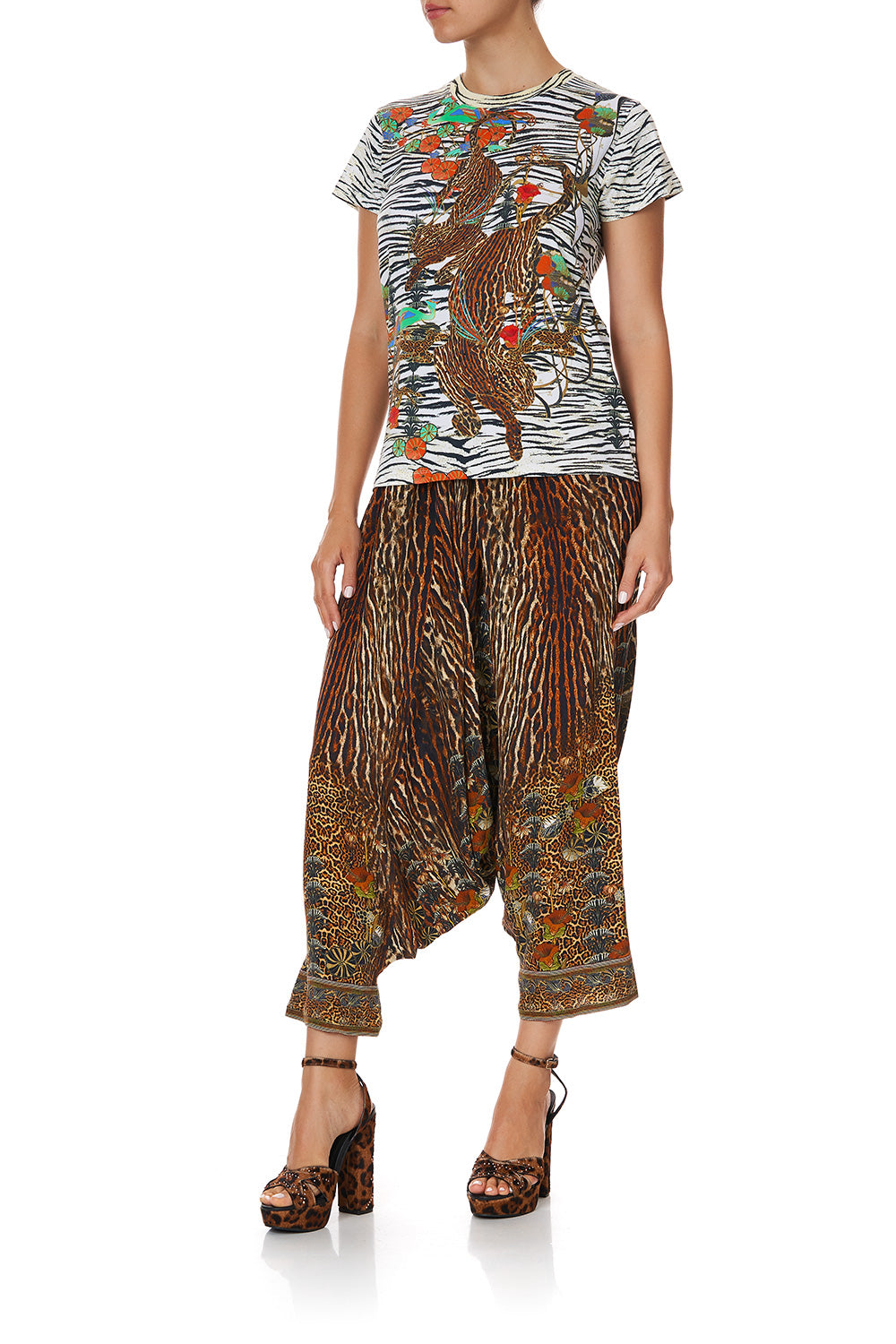 SLIM FIT ROUND NECK T-SHIRT COSMIC CONFLICT